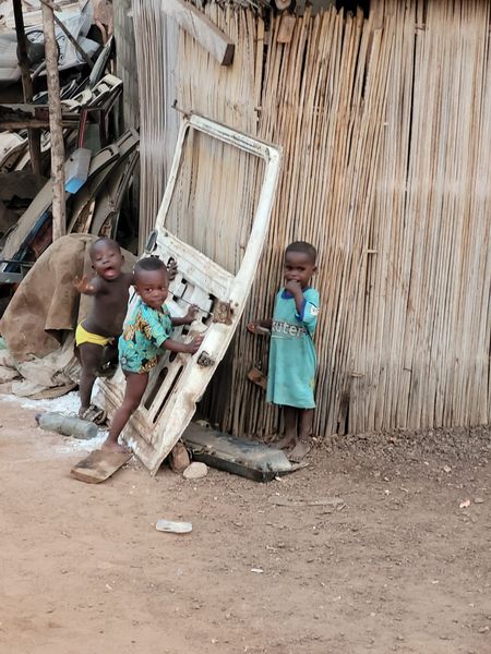 Togo Kinder 128.jpg